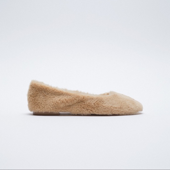 Zara Shoes - NWOT. Zara Cream Faux Fur Ballet Flats. Size 7,5.